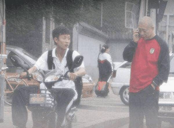 ky.com-植下希望守护自然——宝丰县中小学校举行植树节主题教育活动(图2)