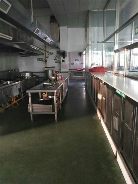 美食推荐：豆皮卷金针菇、鲜椒鱼、菠菜拌鸡块、清炒南瓜丝的做法